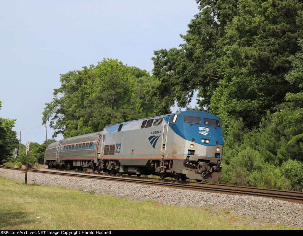 AMTK 189 leads train P080-26 past the CSX S 165 milepost